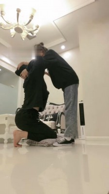 图片[3]_【萱萱子】帆布鞋原味白袜踩踏/闻舔_绳艺库视频下载