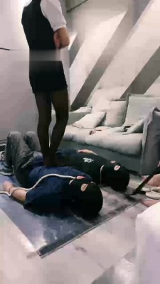 图片[3]_【琴清双S】群调群虐-全体重踩踏/舔各种脏鞋/鞭打sp_绳艺库视频下载