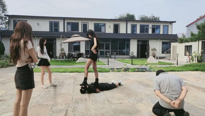 图片[3]_【沅芷大人】3S轮流飞踹狂踹双奴/全体重踩踏【双视角版】_绳艺库视频下载