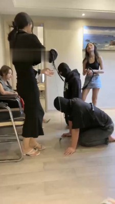 图片[4]_【尤物S】3S群调-骑马/重度鞭打/脚垫/高跟重踩【双视角完整版】_绳艺库视频下载