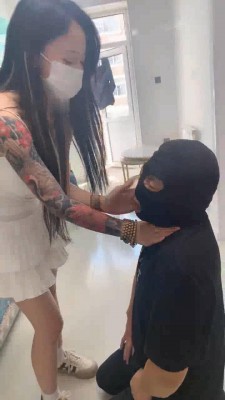 图片[5]_【精神小妹】踩手窒息+花式耳光_绳艺库视频下载