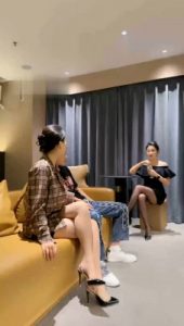 【潘妮女王】双情侣的换夫奴艺术游戏【双视角版】_绳艺库视频下载