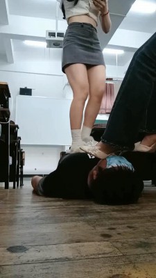 图片[6]_【爱可呀】双S学生主教室玩弄-骑马踩踏/脚捂脸【双视角版】_绳艺库视频下载