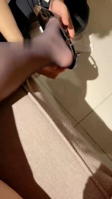 图片[5]_【清酒女主】近距离舔美腿丝袜_绳艺库视频下载