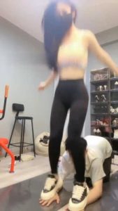 【伊楠】健身女神S-运动鞋艺术踢踹_绳艺库视频下载