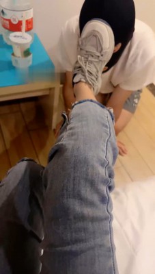 【绝美兔女王】闻舔脏运动鞋白袜裸足_绳艺库视频下载