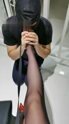 图片[2]_【宇婉莹】圈养犬化/皮鞋黑丝闻舔/高跟踩踏【下】_绳艺库视频下载