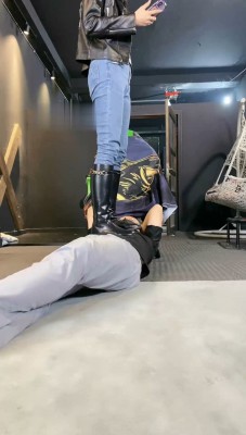 图片[3]_【冰诺】长靴高跟全体重踩地毯狗_绳艺库视频下载