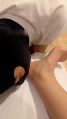 图片[3]_【绝美兔女王】闻舔脏运动鞋白袜裸足_绳艺库视频下载