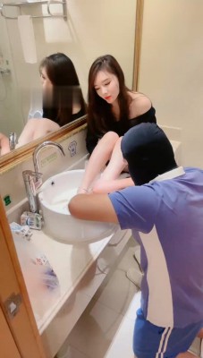 图片[2]_【木子大大】伺候洗脚/高跟碾压踩/圣水淋浴_绳艺库视频下载