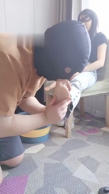 图片[6]_【昆山三寸】小白鞋船袜气味羞辱/踩踏喂食_绳艺库视频下载