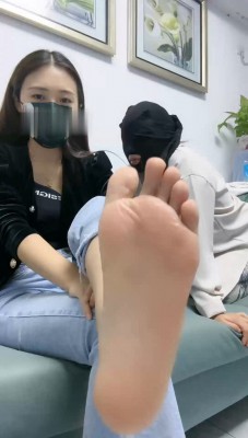 图片[2]_【雅妈妈】闺蜜偷闻我丝袜的下场_绳艺库视频下载