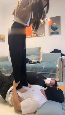 图片[4]_【精神小妹】3素人学生主-深夜裸足踩狗_绳艺库视频下载