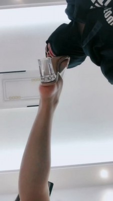 【伊柔】粗高跟裸足狂舔/耳光【完整版】_绳艺库视频下载