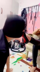 【蜜糖情侣】高跟踩狗爪/舔地板浓痰_绳艺库视频下载