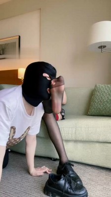 图片[2]_【琪琪大人】JK少女裙-极度反差-黑丝裸足-气味羞辱_绳艺库视频下载