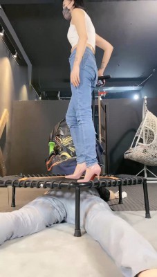 图片[6]_【冰诺】长靴高跟全体重踩地毯狗_绳艺库视频下载