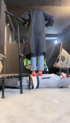 图片[4]_【冰诺】全体重跳踩人体蹦床_绳艺库视频下载