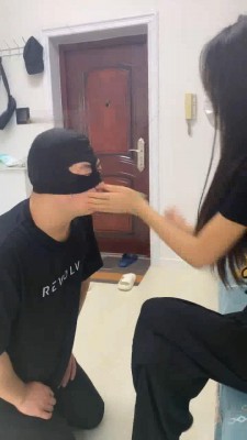 图片[4]_【精神小妹】踩手窒息+花式耳光_绳艺库视频下载