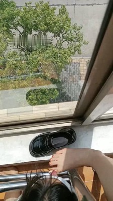 图片[8]_【爱可呀】学生主教室调-窗台舔脚/清理鞋底/骑马/深喉_绳艺库视频下载