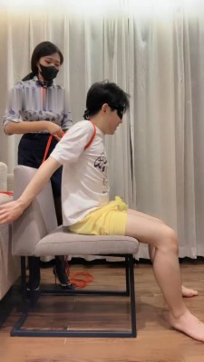 【若依】制服诱惑调-空姐与奶狗_绳艺库视频下载