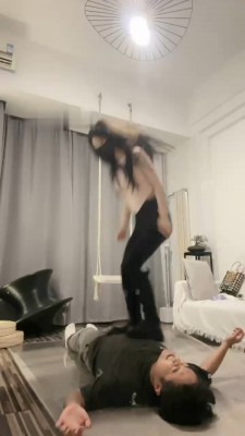 图片[5]_【伊楠】车模女神艺术踢踹贱奴【完整版】_绳艺库视频下载