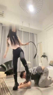 图片[7]_【伊楠】车模女神艺术踢踹贱奴【完整版】_绳艺库视频下载