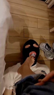 图片[8]_【绝美兔女王】闻舔脏运动鞋白袜裸足_绳艺库视频下载