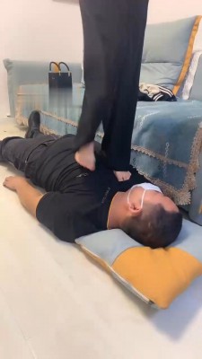 图片[11]_【精神小妹】3素人学生主-深夜裸足踩狗_绳艺库视频下载