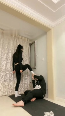 图片[2]_【桃幼幼】瑜伽女神虐打家奴/气味羞辱/艺术踢踹_绳艺库视频下载