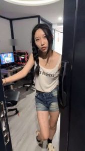 【第一视角】腹黑美少女西怡无底线羞辱合集3(重口)_绳艺库视频下载