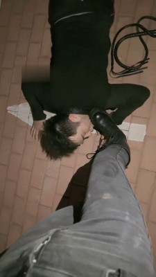 图片[10]_【桃幼幼】小区楼下长靴遛狗_绳艺库视频下载