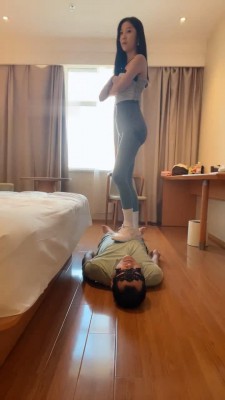 图片[3]_【双胞胎萌主】瑜伽女教练调-手脚耳光/骑马踩踏/深喉虐乳_绳艺库视频下载