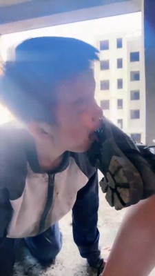 图片[4]_【宸宸】户外工地处刑-舔超脏鞋底/踩踏喂食/吃泥土_绳艺库视频下载