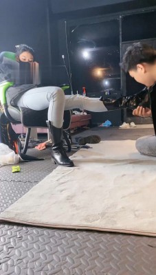 图片[6]_【冰诺】私人影院黑靴白袜虐脚垫【下】_绳艺库视频下载