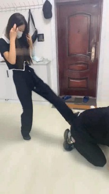 图片[9]_【精神小妹】踩手窒息+花式耳光_绳艺库视频下载