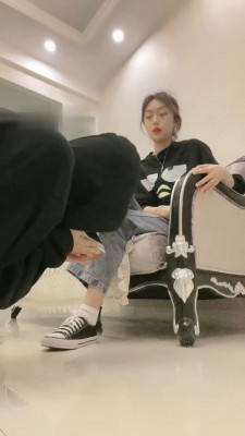 图片[4]_【萱萱子】帆布鞋原味白袜踩踏/闻舔_绳艺库视频下载