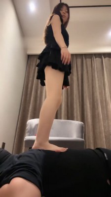 图片[9]_【琳儿】高跟踩脚垫/虐乳_绳艺库视频下载