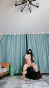 【猫神大人】转胯鞭打/运动鞋原味脚踩脚垫/喝洗脚水_绳艺库视频下载