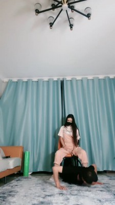 【猫神大人】转胯鞭打/运动鞋原味脚踩脚垫/喝洗脚水_绳艺库视频下载