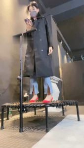 【冰诺】全体重跳踩人体蹦床_绳艺库视频下载