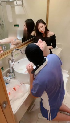 【木子大大】伺候洗脚/高跟碾压踩/圣水淋浴_绳艺库视频下载