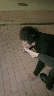 图片[6]_【桃幼幼】小区楼下长靴遛狗_绳艺库视频下载