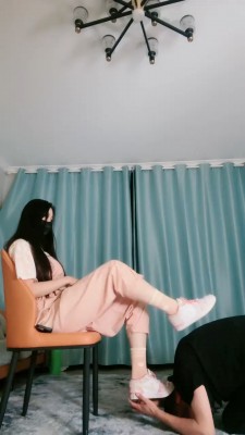 图片[6]_【猫神大人】转胯鞭打/运动鞋原味脚踩脚垫/喝洗脚水_绳艺库视频下载