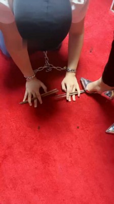 图片[4]_【亿姐】铁链捆绑多女王虐打踢踹/喝圣水【完整版】_绳艺库视频下载