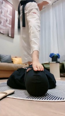 图片[9]_【艾莉】跆拳道S-白袜脚喂食/转胯/拖鞋抽耳光/踩踏_绳艺库视频下载