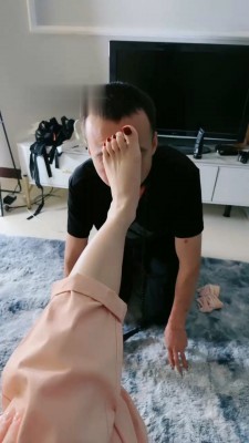 图片[8]_【猫神大人】转胯鞭打/运动鞋原味脚踩脚垫/喝洗脚水_绳艺库视频下载