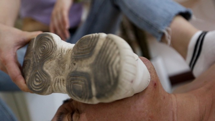 图片[20]_阿丽塔白袜踩踏舔袜子羞辱_绳艺库视频下载