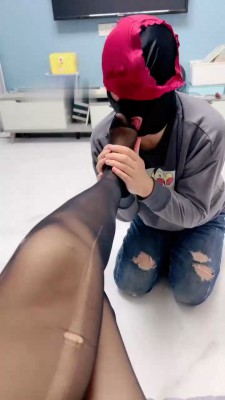 图片[2]_【伊兮夫妻】高跟靴轮流踢踹/吃口水深喉/内裤套头_绳艺库视频下载