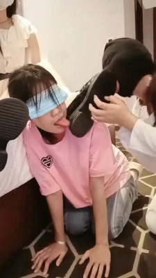 图片[2]_【爱可呀】双学姐争抢当狗伺候-闻舔鞋袜/骑马钻胯【完整版】_绳艺库视频下载